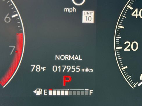 Used 2025 Honda Pilot Sport image 21