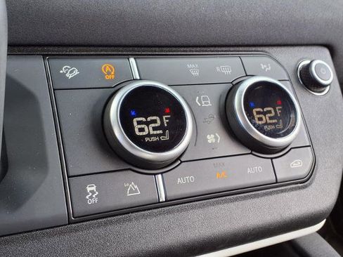 Used 2023 Land Rover Defender 90 SE image 8
