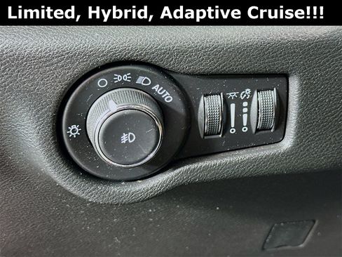 Used 2021 Chrysler Pacifica Limited image 11