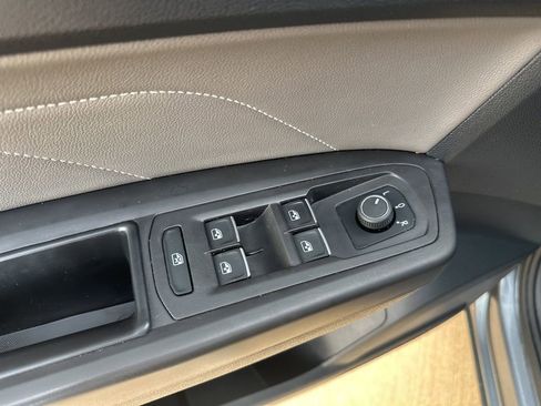 Used 2022 Volkswagen Atlas SE image 15