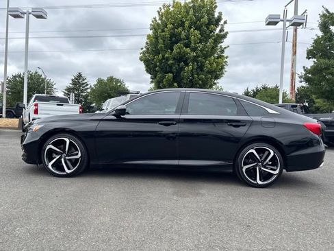Used 2018 Honda Accord Sport image 2
