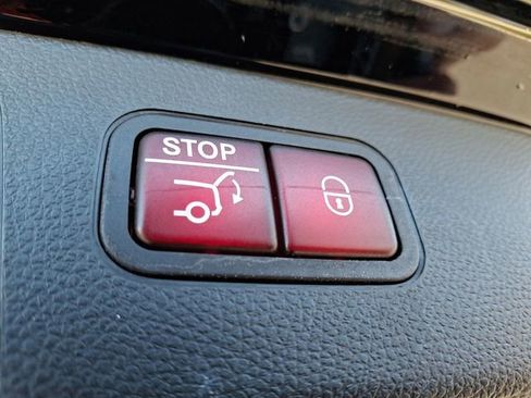 Used 2022 Mercedes-Benz GLC 300 GLC 300 w/ Driver Assistance Package image 32