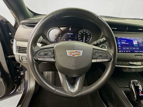 Used 2023 Cadillac XT4 Premium Luxury FWD image 12