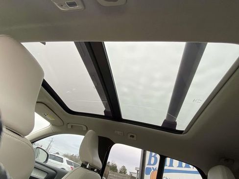 Used 2023 Volvo XC40 B5 Ultimate w/ Protection Package Premier image 13