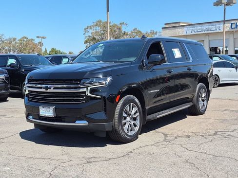 Used 2021 Chevrolet Suburban LT RWD image 4