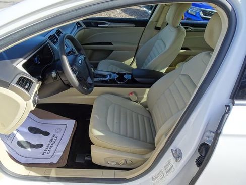 Used 2015 Ford Fusion SE image 10