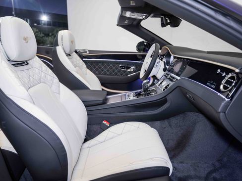 Used 2024 Bentley Continental GT Mulliner image 2