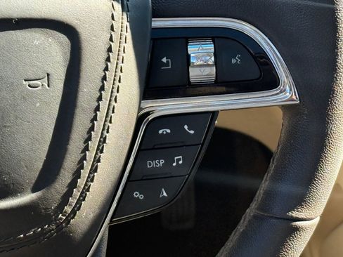 Used 2020 Lincoln Continental w/ Premium Package image 21