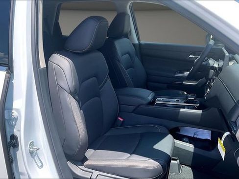 New 2026 Nissan Pathfinder SL FWD image 11