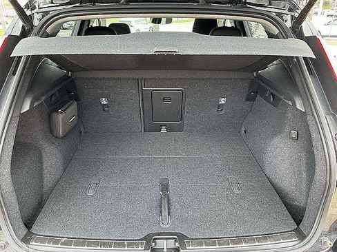 Certified 2023 Volvo XC40 B5 Plus w/ Protection Package Premier AWD/4WD image 19