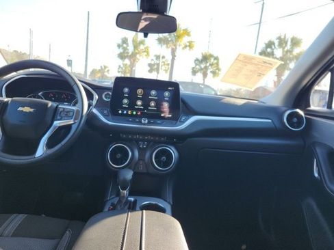 Used 2025 Chevrolet Blazer LT FWD image 2