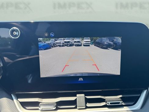 Used 2026 Chevrolet Equinox LT FWD image 19