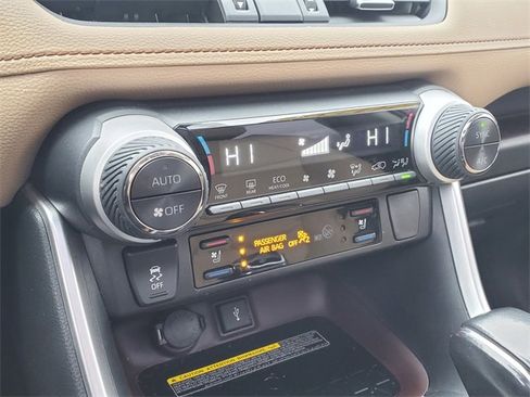 Used 2020 Toyota RAV4 Limited image 30