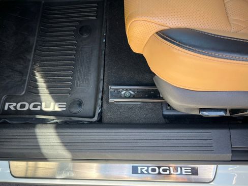 Used 2021 Nissan Rogue Platinum image 44