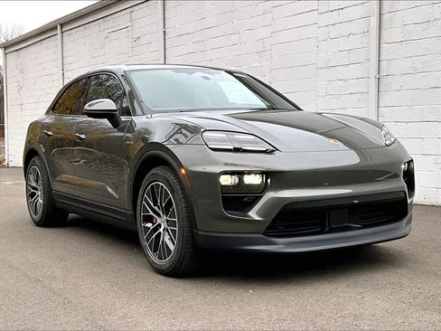 New 2025 Porsche Macan 4S Electric image 7