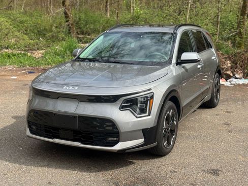 Used 2023 Kia Niro Wave FWD image 1