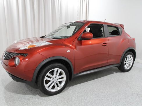 Used 2014 Nissan Juke SV image 3