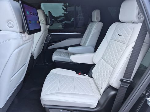 Used 2026 Cadillac Escalade Platinum Sport w/ LPO, Floor Liner Package AWD/4WD image 36