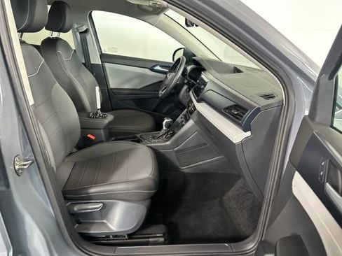 Used 2024 Volkswagen Taos SE image 28