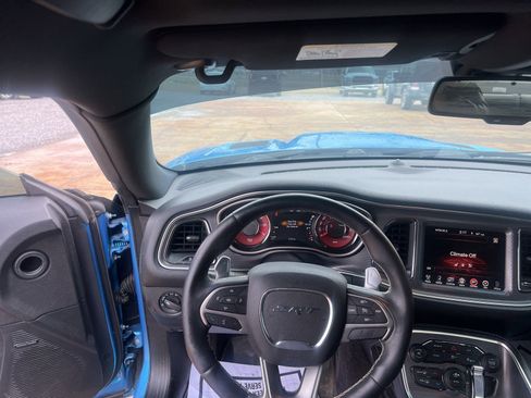 Used 2016 Dodge Challenger SRT Hellcat image 11