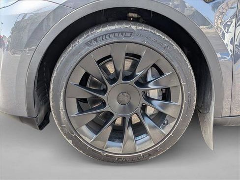 Used 2022 Tesla Model Y Long Range AWD/4WD image 23