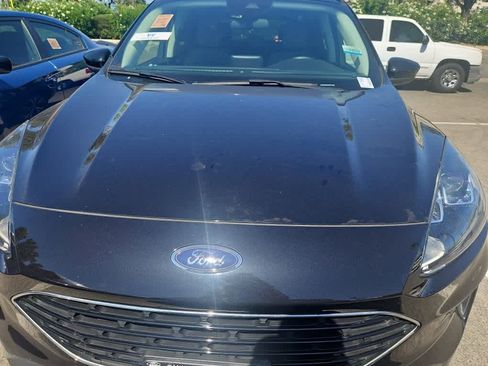 Used 2022 Ford Escape SE w/ SE Sport Appearance Package AWD/4WD image 4
