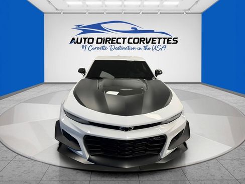 Used 2019 Chevrolet Camaro ZL1 RWD image 2