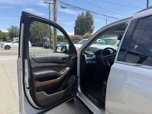 Used 2018 Chevrolet Suburban LT AWD/4WD image 7