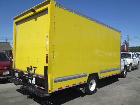 Used 2022 Ford E-350 and Econoline 350 Super Duty w/ Power Windows & Locks Group RWD image 3