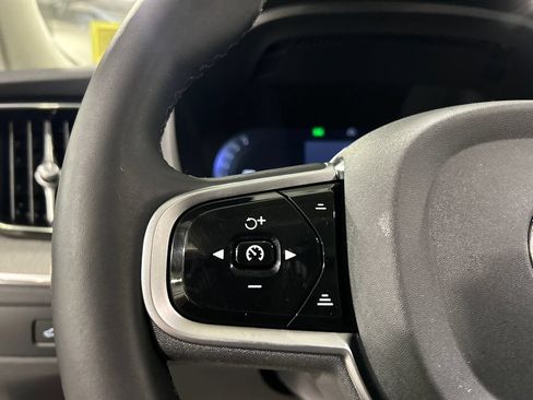 Certified 2025 Volvo XC60 B5 Plus AWD/4WD image 13