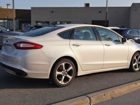 Used 2016 Ford Fusion SE FWD image 5