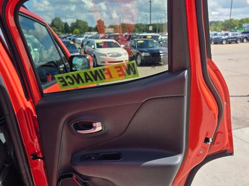 Used 2018 Jeep Renegade Altitude w/ Popular Equipment Group image 14