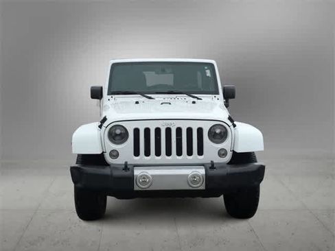 Used 2015 Jeep Wrangler Unlimited Sahara w/ Connectivity Group image 3