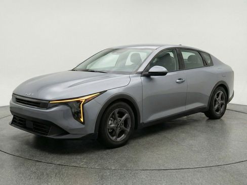 Used 2025 Kia K4 FWD image 3
