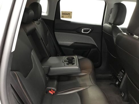 Used 2022 Jeep Compass Latitude AWD/4WD image 39