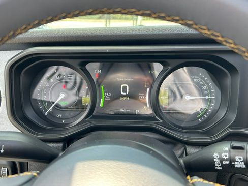 Used 2024 Jeep Wrangler Unlimited w/ LED Headlamp & Fog Lamp Group AWD/4WD image 15
