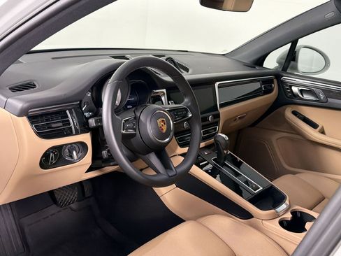 Certified 2023 Porsche Macan S AWD/4WD image 4
