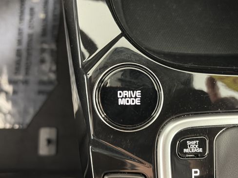 Certified 2025 Kia Seltos S AWD/4WD image 33