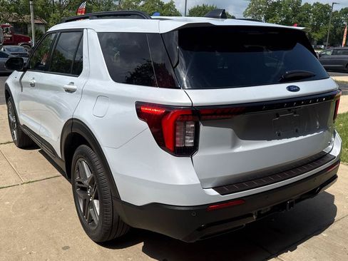 Used 2026 Ford Explorer ST-Line w/ ST-Line Street Pack AWD/4WD image 5