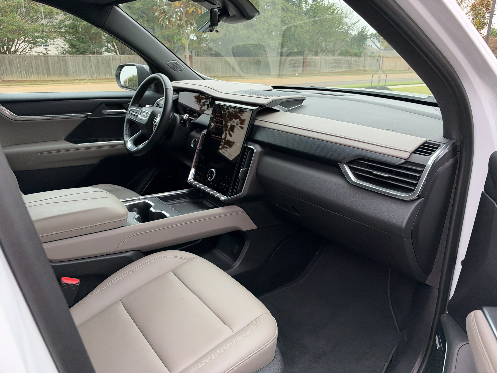 Used 2026 GMC Acadia Elevation w/ Elevation Premium Package FWD image 20
