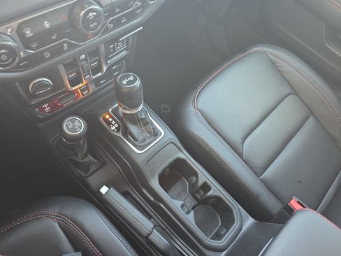 Used 2024 Jeep Wrangler Unlimited Rubicon AWD/4WD image 24