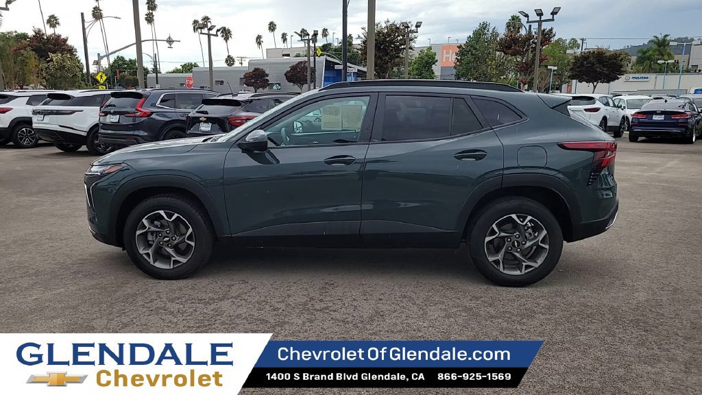 Used 2025 Chevrolet Trax LT FWD image 5