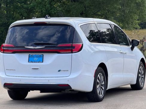 Used 2024 Chrysler Pacifica Limited FWD image 14