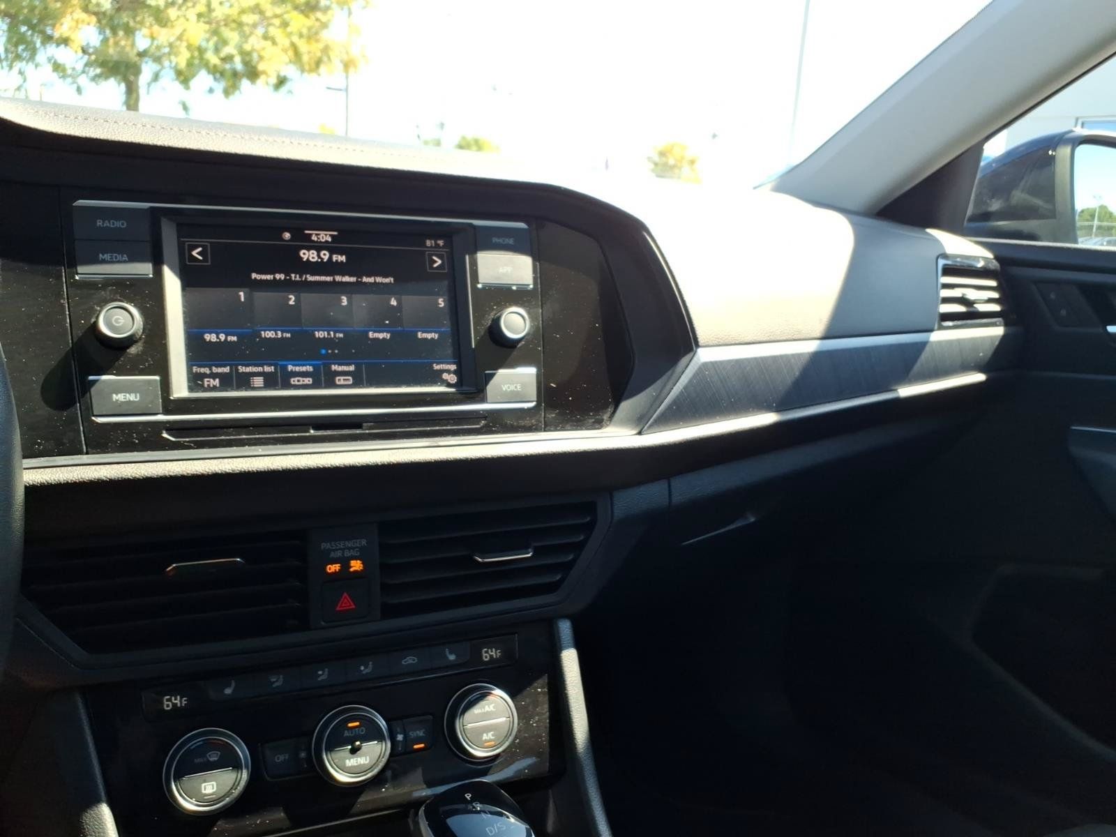Certified 2023 Volkswagen Jetta SE w/ Panoramic Sunroof Package FWD image 22