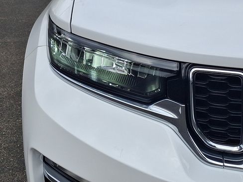 New 2025 Jeep Grand Cherokee Limited image 9