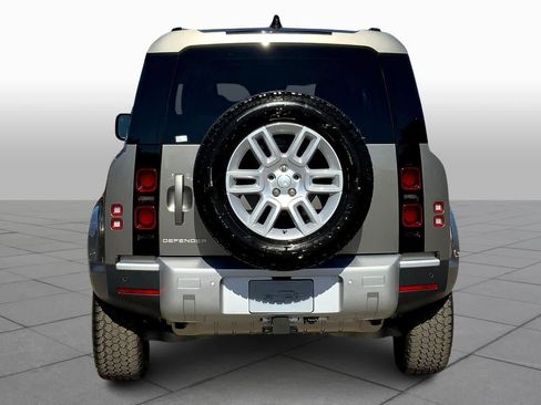 New 2025 Land Rover Defender 90 S image 4