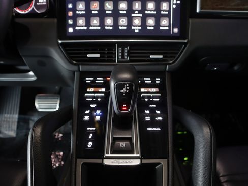 Certified 2023 Porsche Cayenne S Platinum AWD/4WD image 16