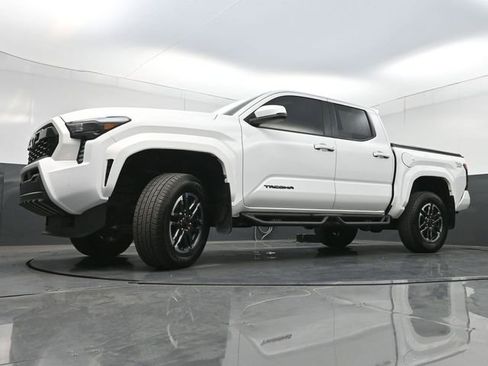 Used 2025 Toyota Tacoma TRD Sport w/ TRD Sport Upgrade Package AWD/4WD image 24