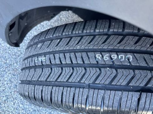 Certified 2024 Volkswagen Atlas SE image 39