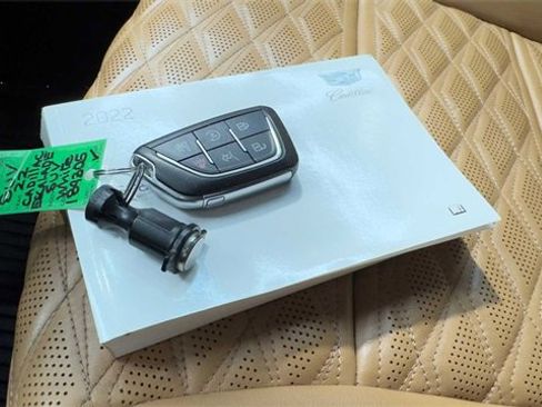 Used 2022 Cadillac Escalade ESV Premium Luxury image 36